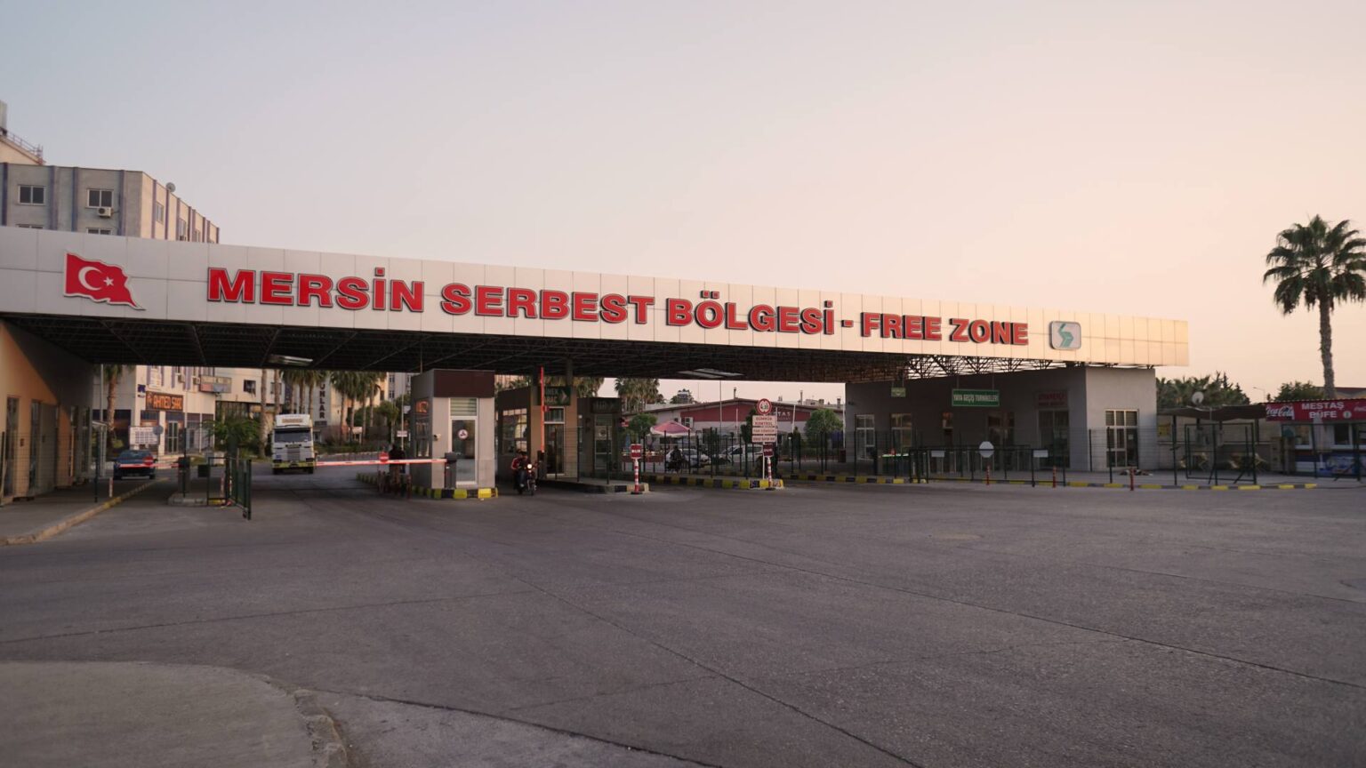 Аэропорт в мерсине. Мерсин Турция аэропорт рядом. Mersin автовокзал.